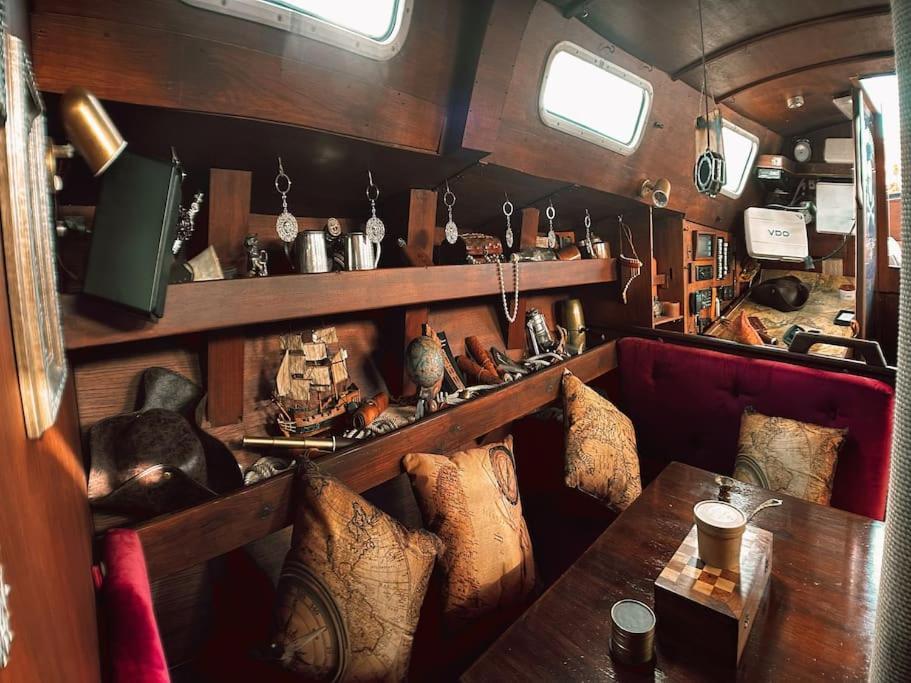 The Captains Locker - 30Ft Yacht Сан Мигел де Абона Екстериор снимка
