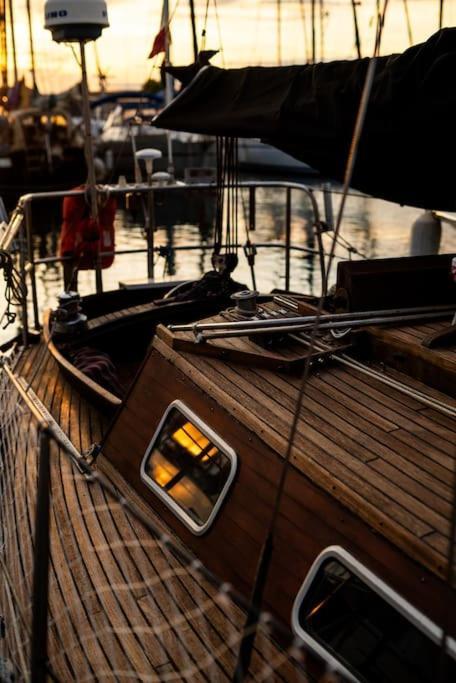 The Captains Locker - 30Ft Yacht Сан Мигел де Абона Екстериор снимка