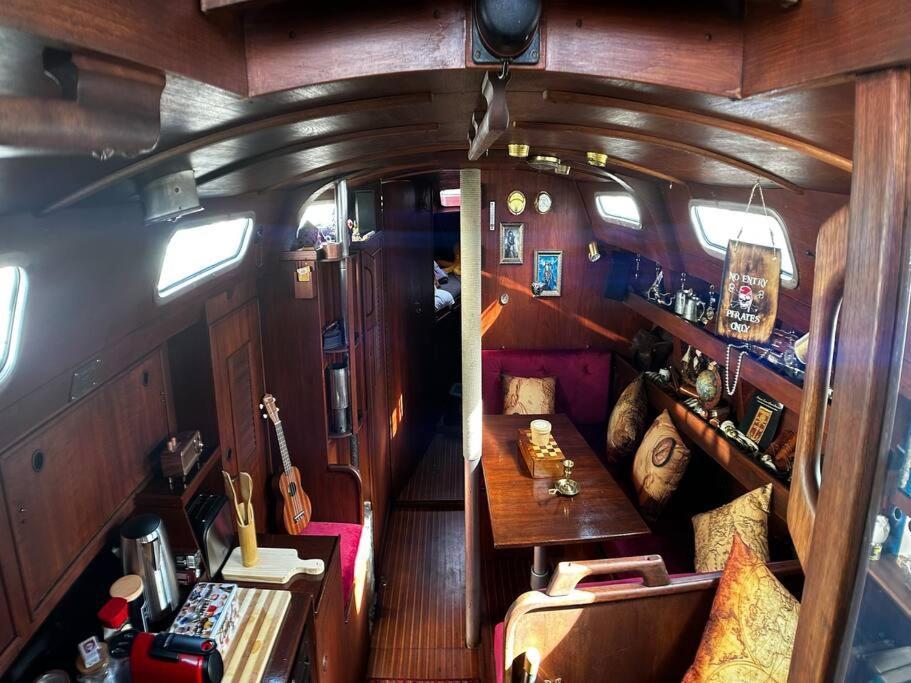 The Captains Locker - 30Ft Yacht Сан Мигел де Абона Екстериор снимка
