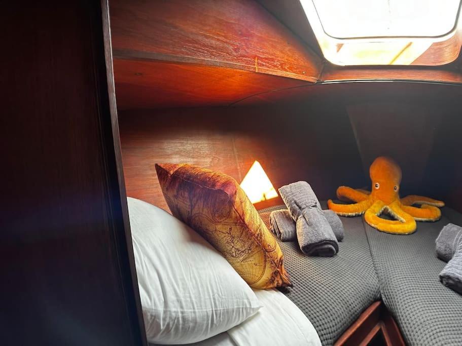 The Captains Locker - 30Ft Yacht Сан Мигел де Абона Екстериор снимка
