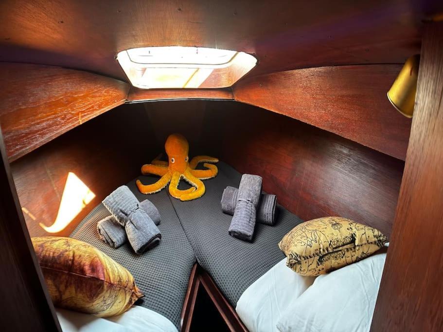 The Captains Locker - 30Ft Yacht Сан Мигел де Абона Екстериор снимка