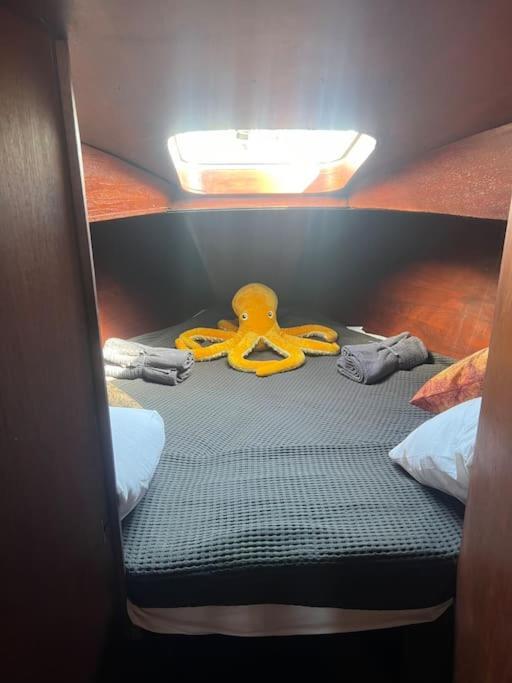 The Captains Locker - 30Ft Yacht Сан Мигел де Абона Екстериор снимка