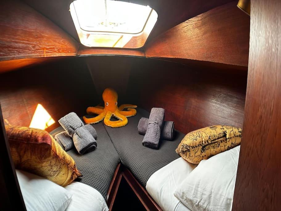 The Captains Locker - 30Ft Yacht Сан Мигел де Абона Екстериор снимка