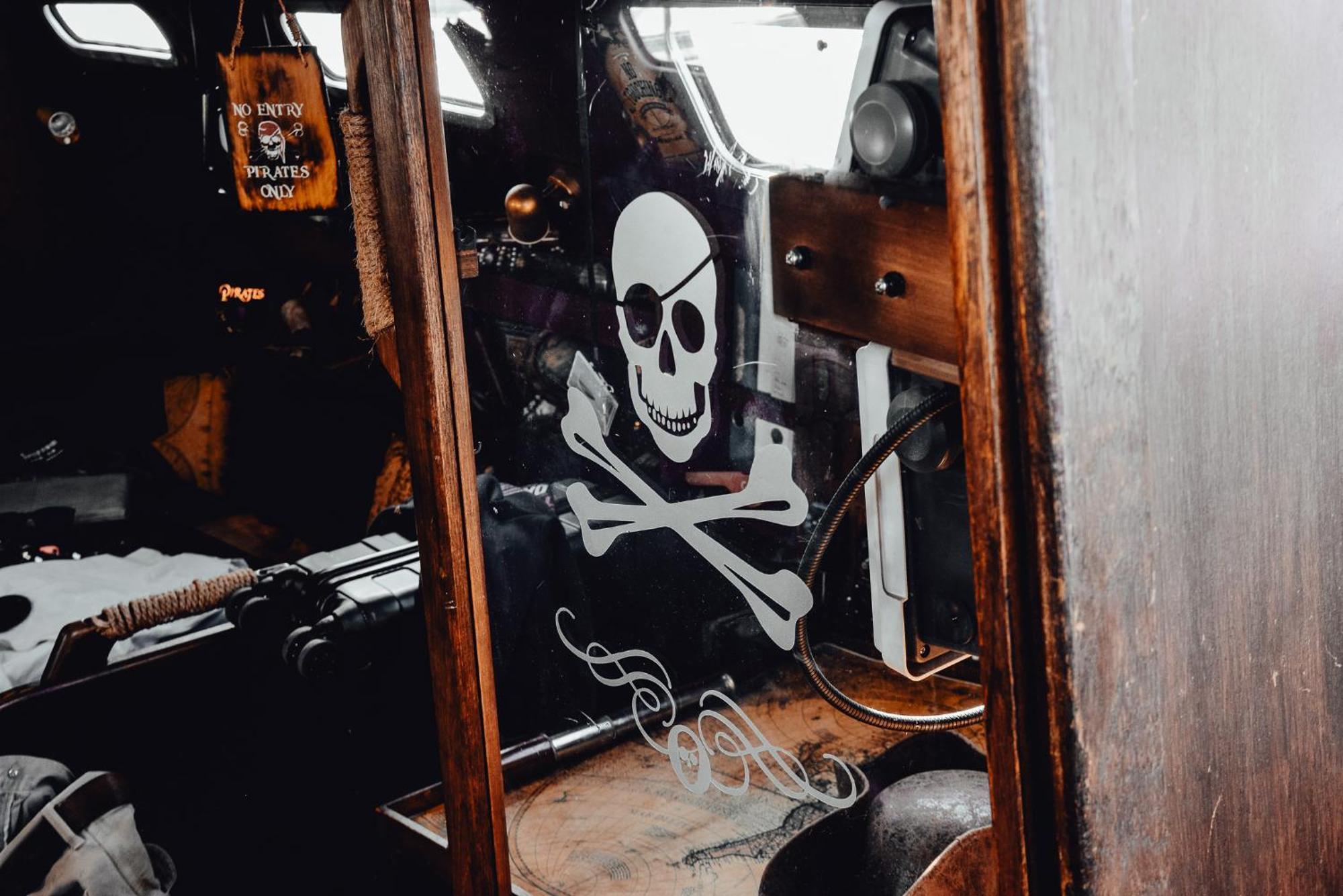 The Captains Locker - 30Ft Yacht Сан Мигел де Абона Екстериор снимка